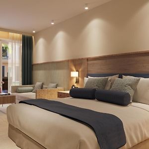 Suite Junior con Vistas a la Piscina